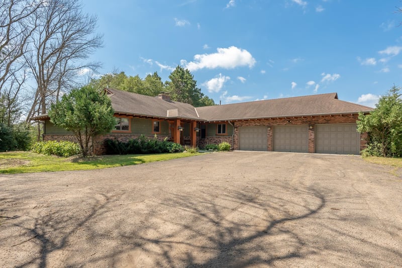 18234 E Sioux Vista Dr, Jordan, MN 55352