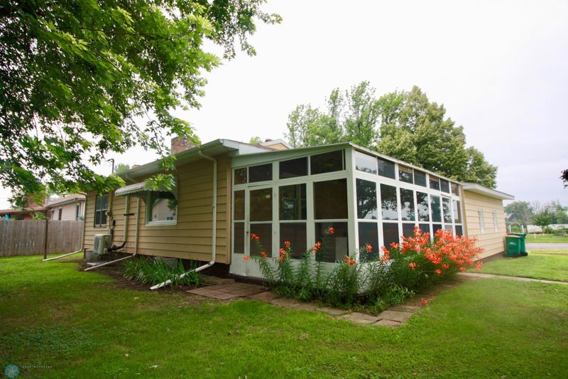 242 Oak St, Breckenridge, MN 56520