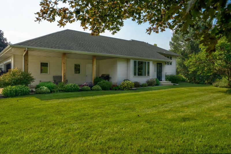 2108 Mingoview Dr, Wanamingo, MN 55983