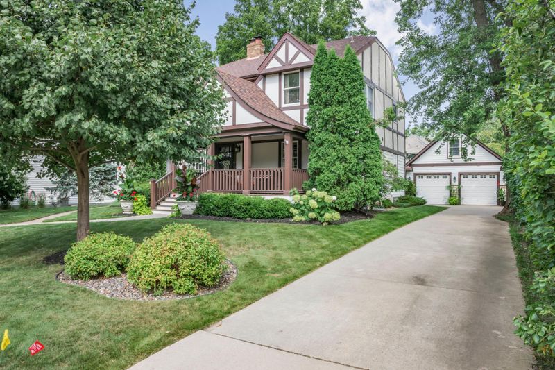 715 3rd St S, Stillwater, MN 55082