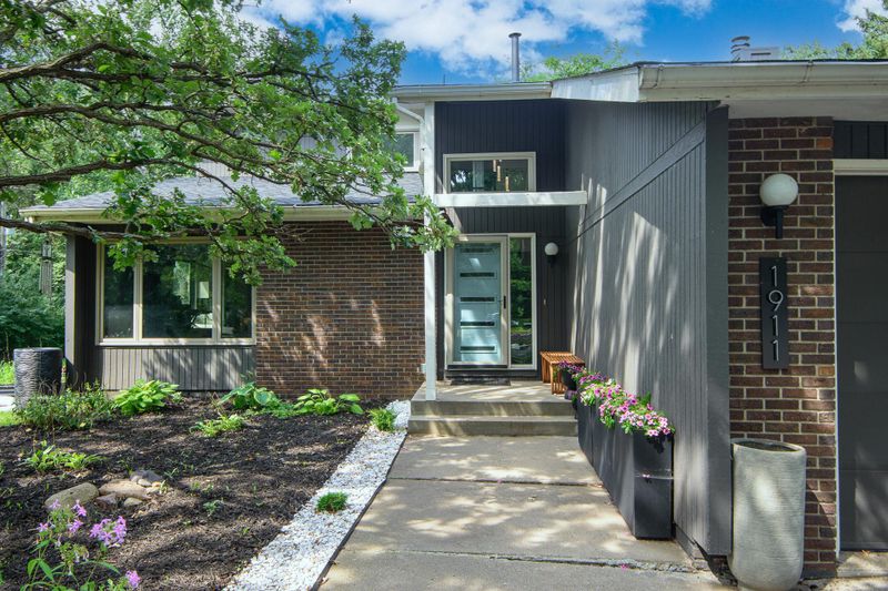 1911 Summit Dr, Saint Cloud, MN 56303