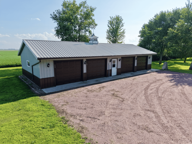 46739 900th St, Windom, MN 56101