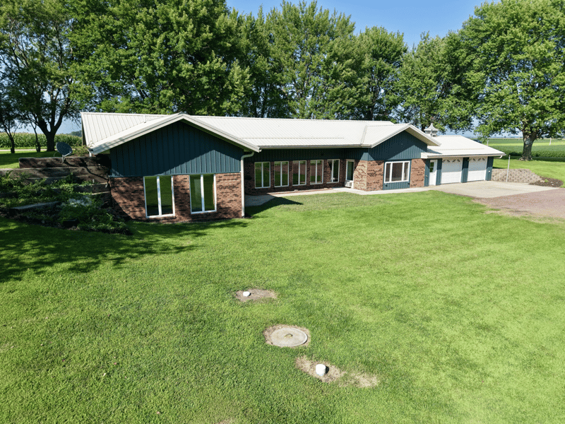 46739 900th St, Windom, MN 56101
