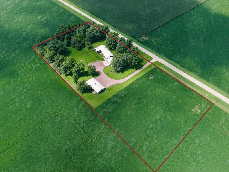 46739 900th St, Windom, MN 56101