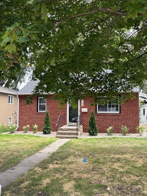 727 Ash St NE, Hutchinson, MN 55350