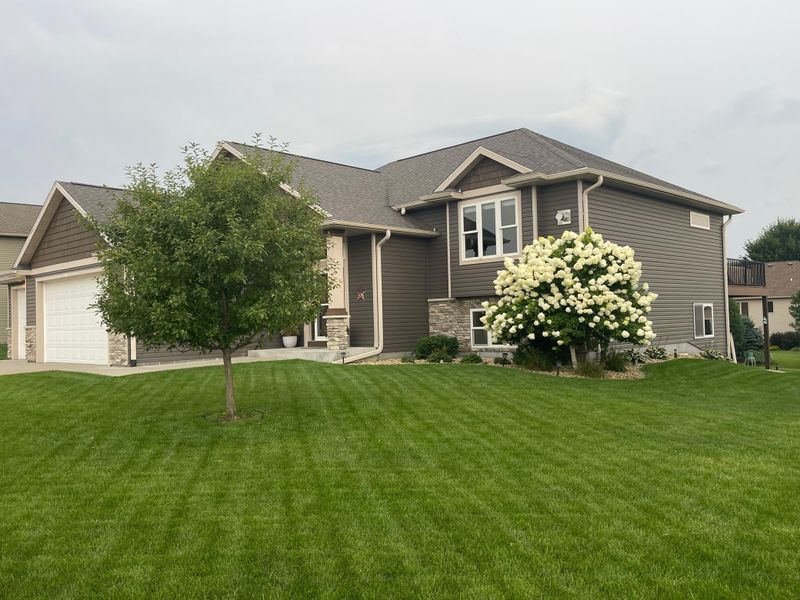 4609 Buckingham Dr NW, Rochester, MN 55901