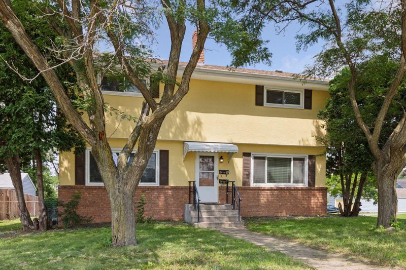1489 6th St E, Saint Paul, MN 55106