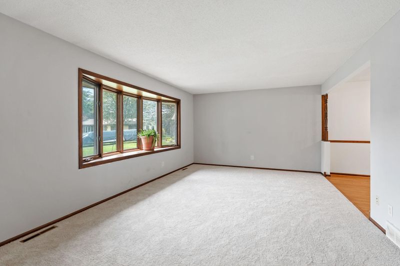 8032 Vincent Cir N, Brooklyn Park, MN 55444