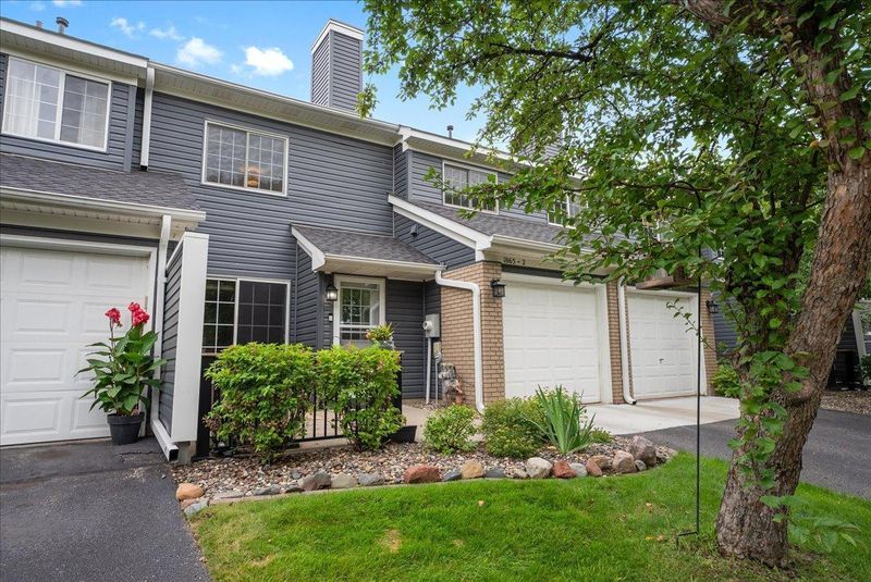 1865 Donegal Dr #2, Woodbury, MN 55125