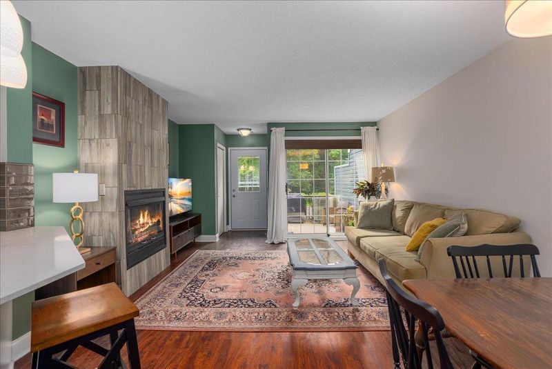 1865 Donegal Dr #2, Woodbury, MN 55125