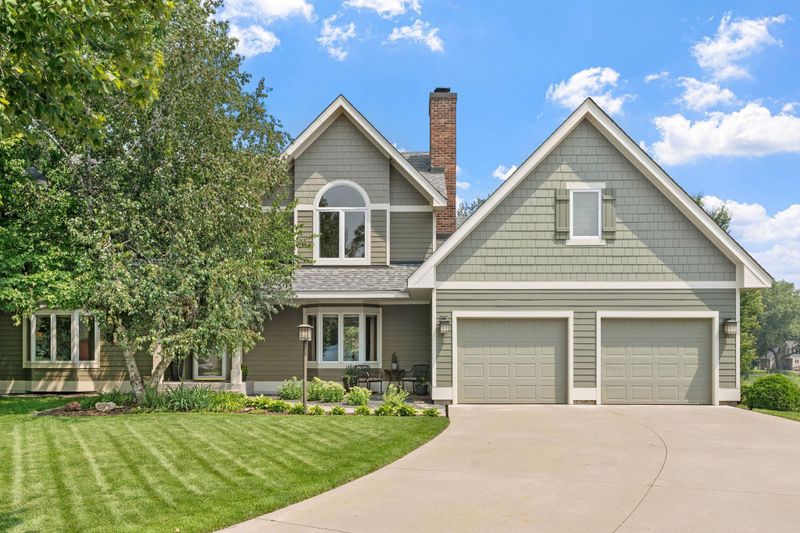 5260 Lakeview Ave, White Bear Twp, MN 55110