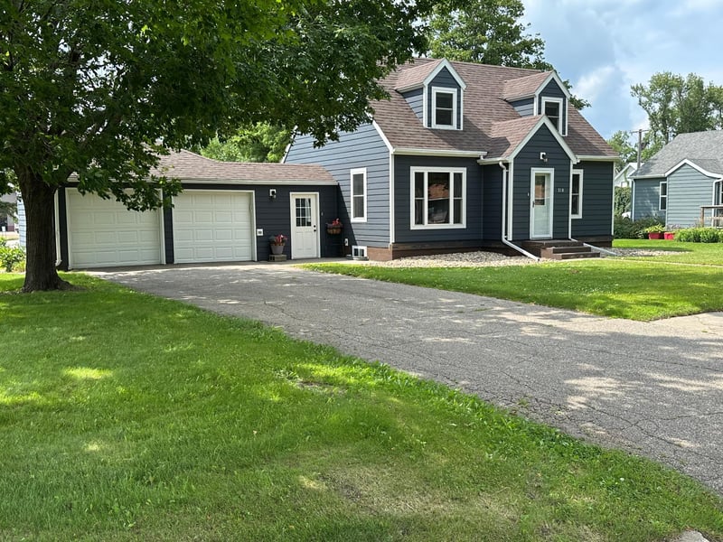 310 S Oak St, Hendricks, MN 56136