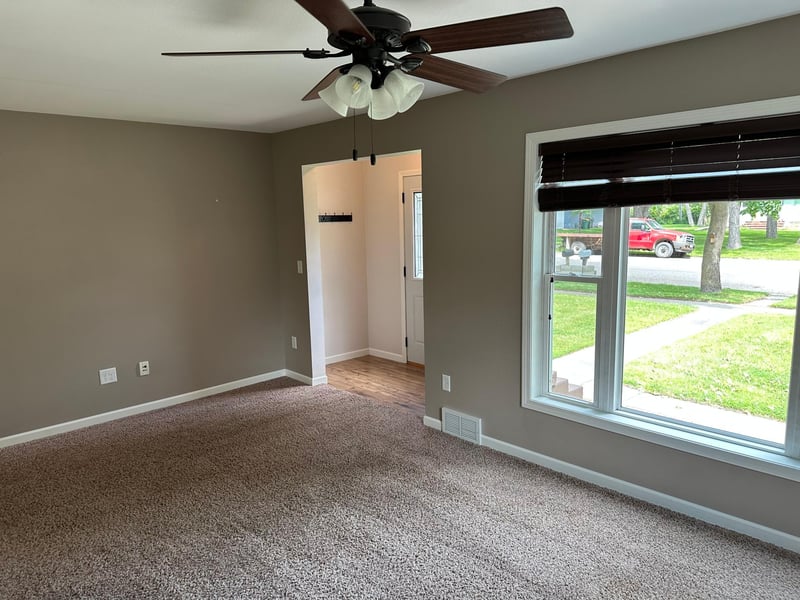 310 S Oak St, Hendricks, MN 56136