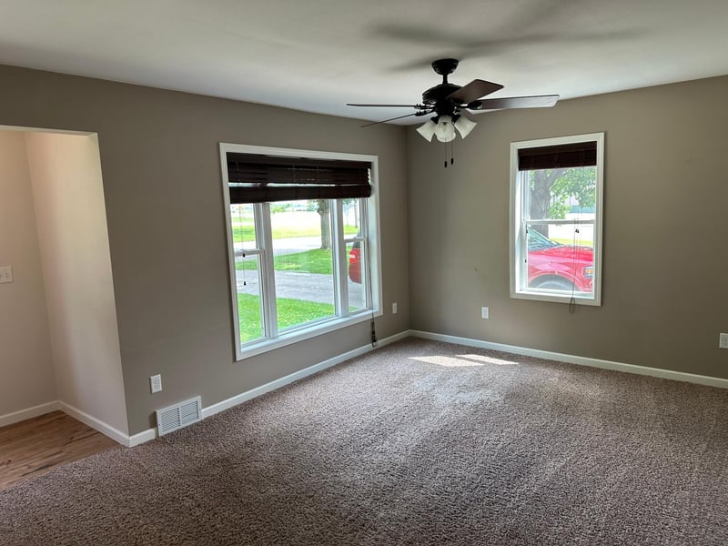 310 S Oak St, Hendricks, MN 56136