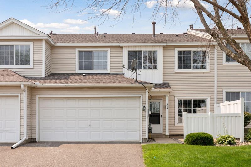 313 Leeward Trl, Woodbury, MN 55129