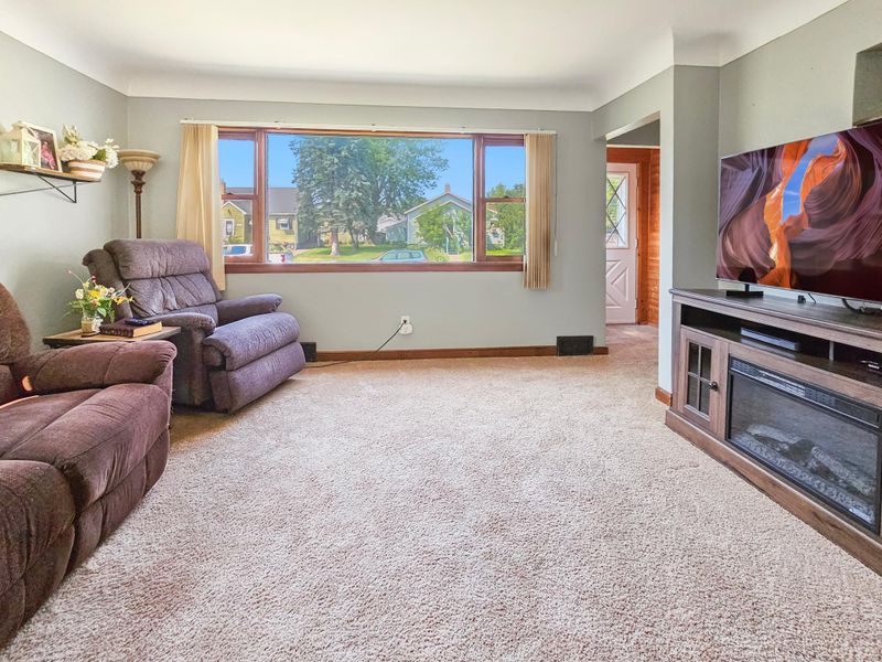 28 Oak St, Proctor, MN 55810