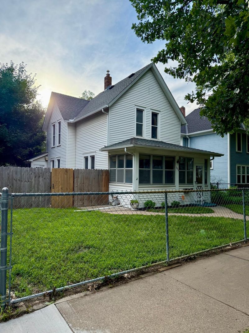 1275 Burr St, Saint Paul, MN 55130