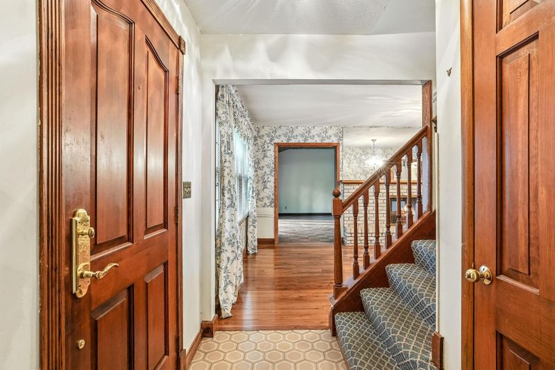 301 Kenmar Cir, Minnetonka, MN 55305