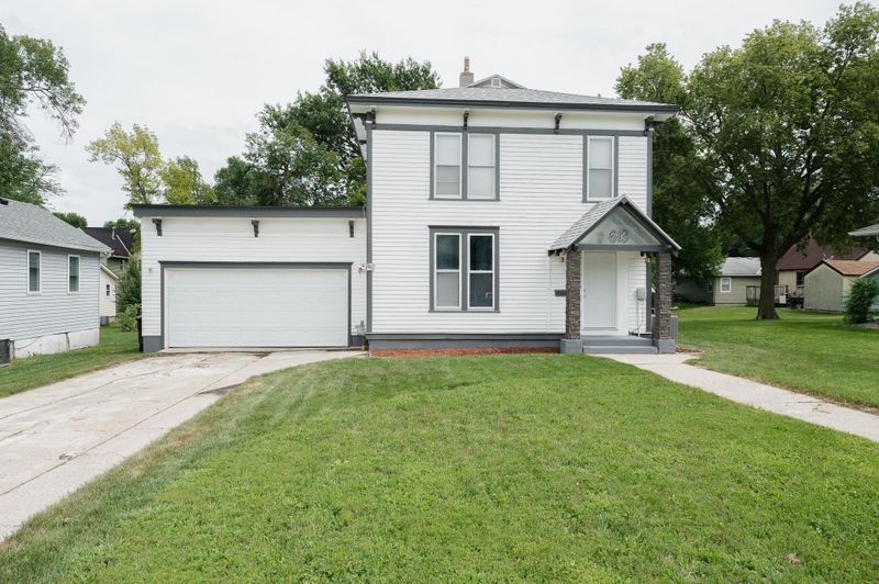 613 S Galbraith St, Blue Earth, MN 56013