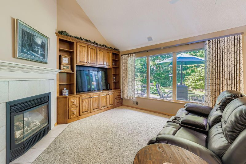 700 Cherrywood Cir, Waconia, MN 55387