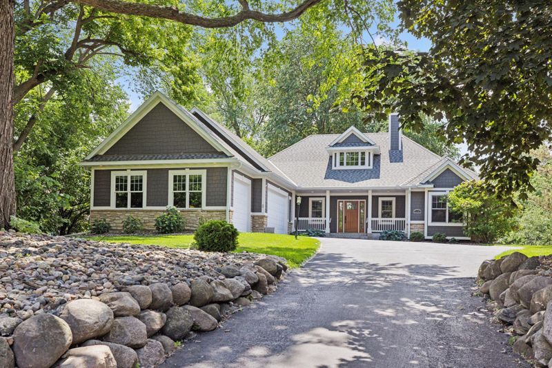 974 County Road C E, Maplewood, MN 55109