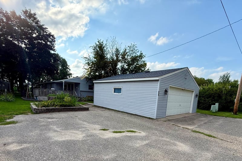 55 5th Ave NW, Elgin, MN 55932