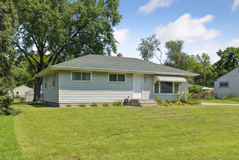 135 Bellwood Ave, Maplewood, MN 55117