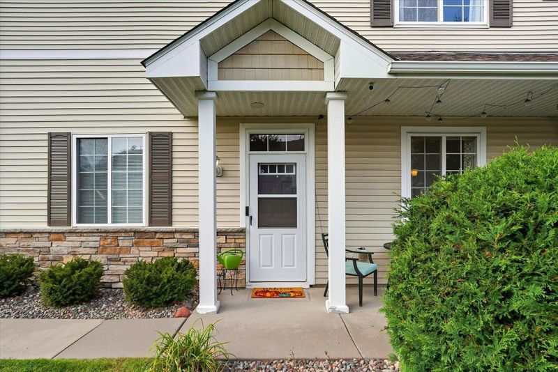 15672 Emerald Dr N #1, Hugo, MN 55038