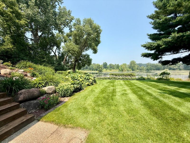 1855 63rd St E, Inver Grove Heights, MN 55077