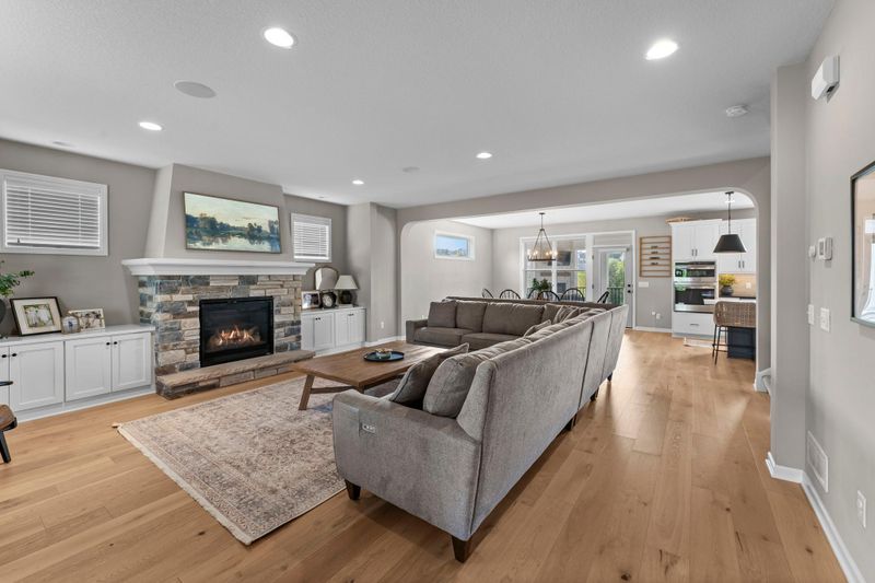 5062 Boulder Ln, Chaska, MN 55318