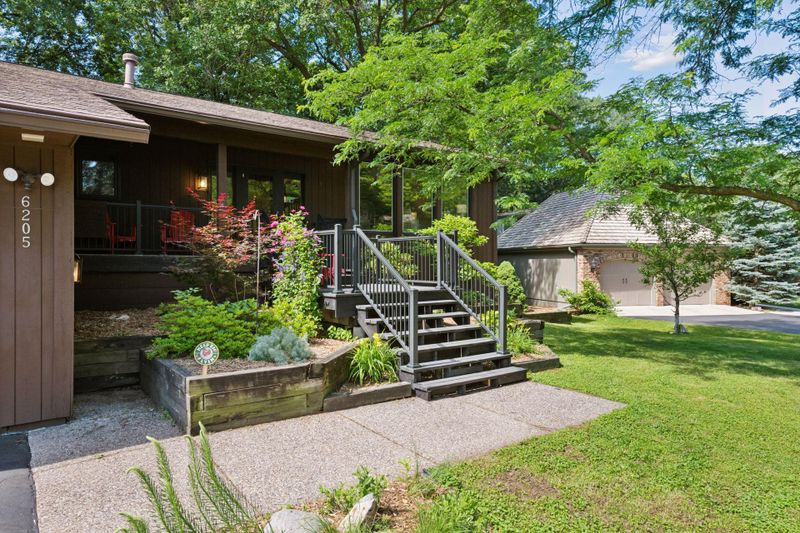 6205 Saint Albans Cir, Edina, MN 55439
