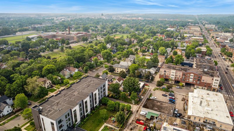 910 19th Ave NE, Minneapolis, MN 55418