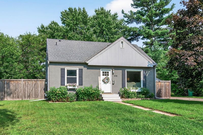 5748 Elmhurst Ave, Crystal, MN 55428