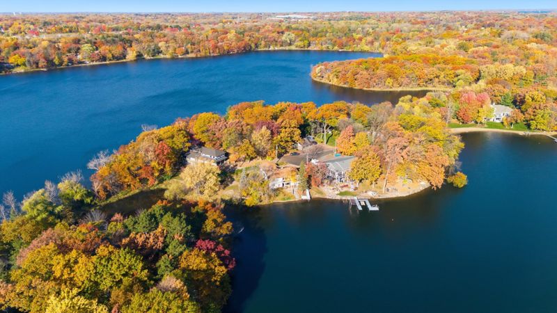 8190 Hill Trl N, Lake Elmo, MN 55042