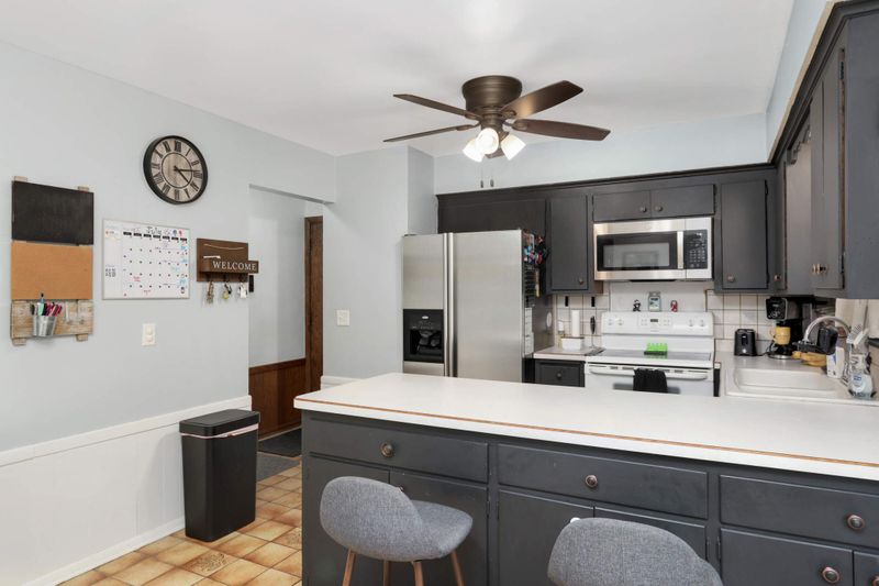 3208 Brookview Dr, Burnsville, MN 55337