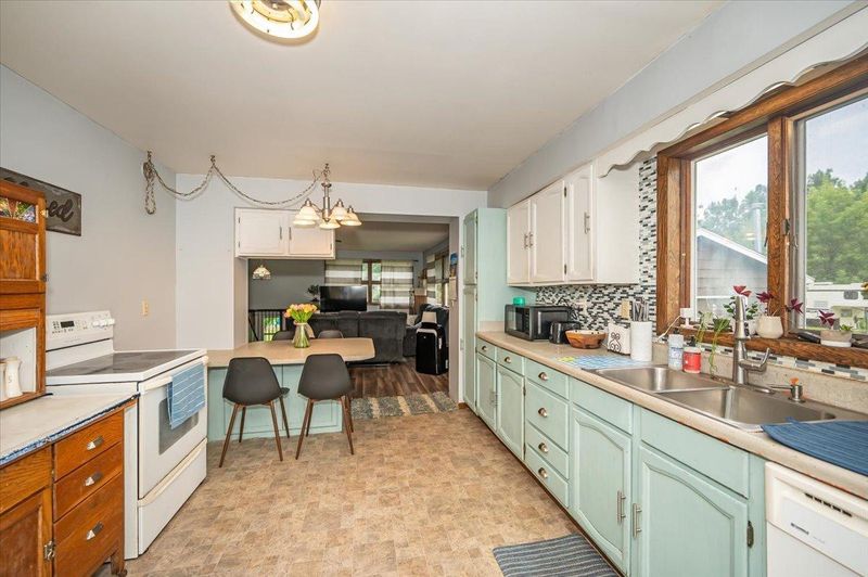 3696 Lindahl Rd, Hermantown, MN 55810