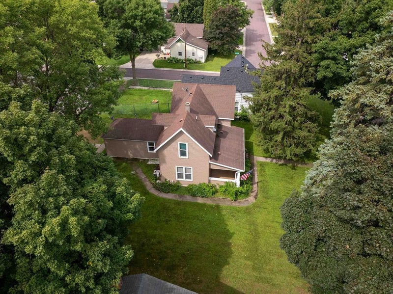 105 Park Ave NW, Elysian, MN 56028