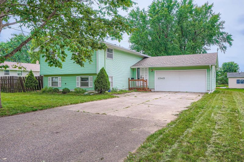 1340 Ripley Ave, Maplewood, MN 55109