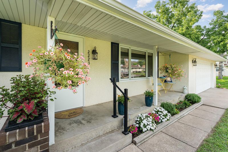 2223 Duluth St, Maplewood, MN 55109