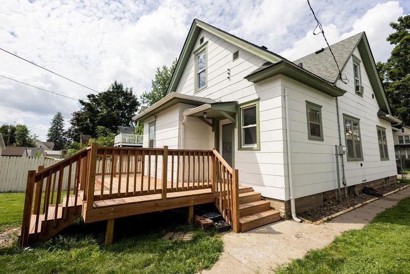 978 Geranium Ave E, Saint Paul, MN 55106