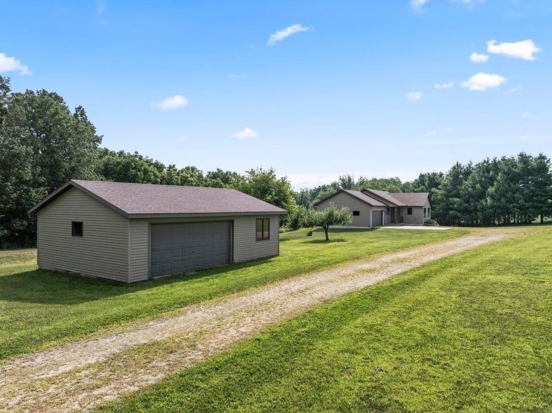32004 Hemmingway Rd, Lewiston, MN 55952