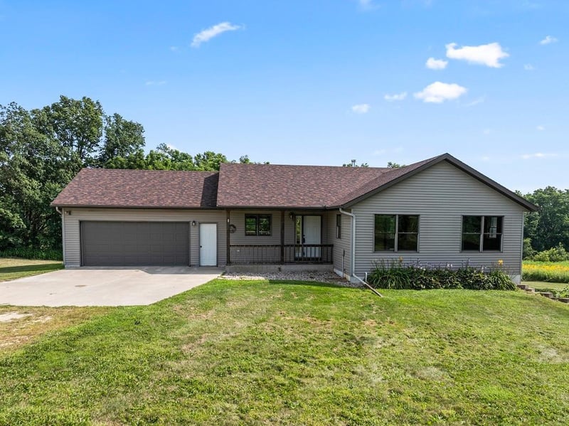 32004 Hemmingway Rd, Lewiston, MN 55952