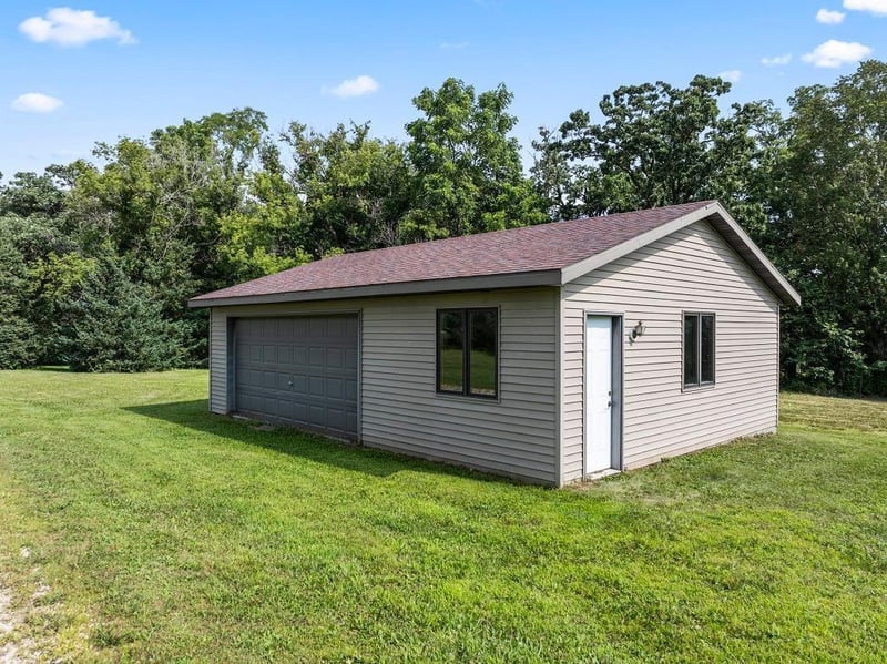 32004 Hemmingway Rd, Lewiston, MN 55952