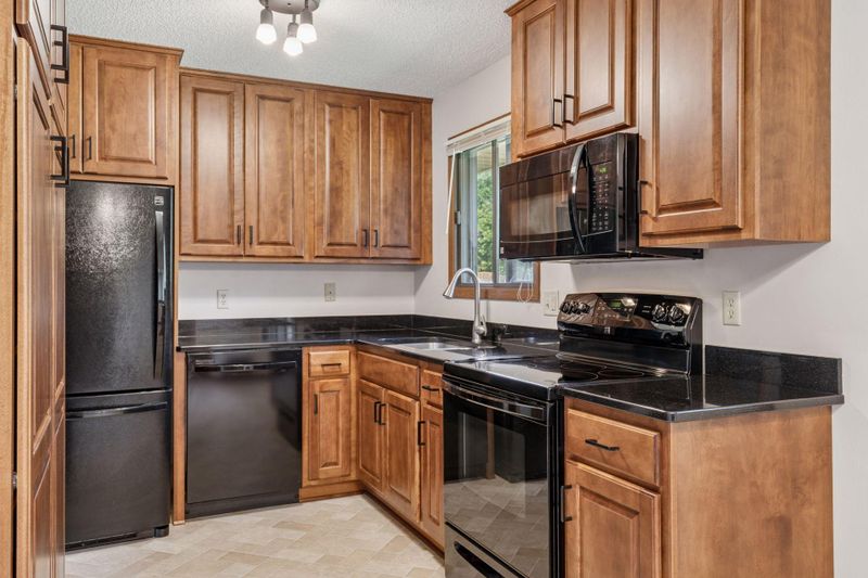 7457 Jeffery Ln S, Cottage Grove, MN 55016