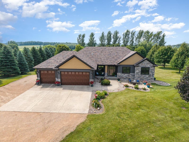 15229 Leander Ln, Montgomery, MN 56069