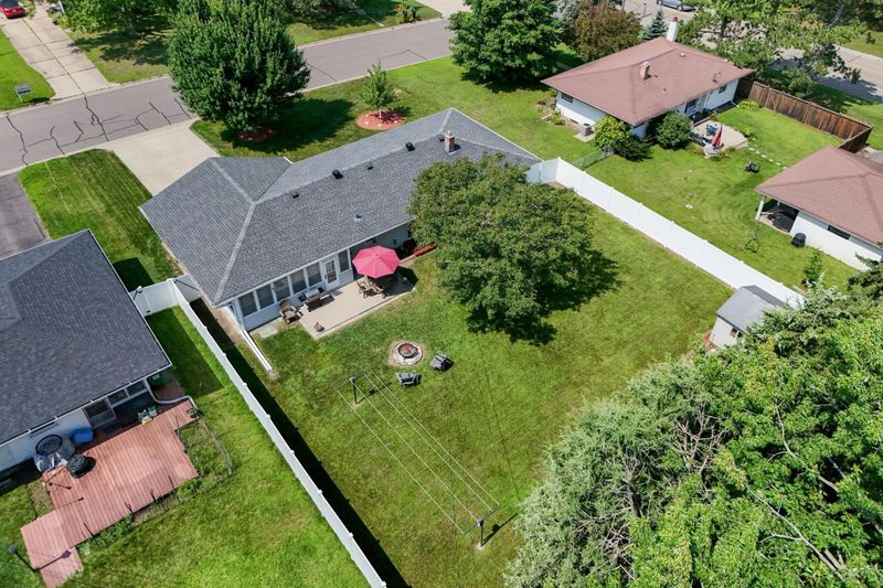 2864 Virginia Ave, Roseville, MN 55113