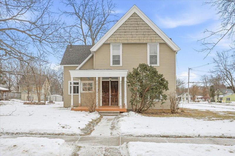 102 N 4th St, River Falls, WI 54022