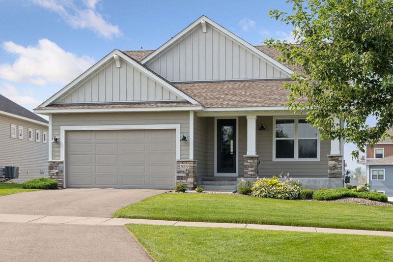 9109 Jade Cir N, Lake Elmo, MN 55042