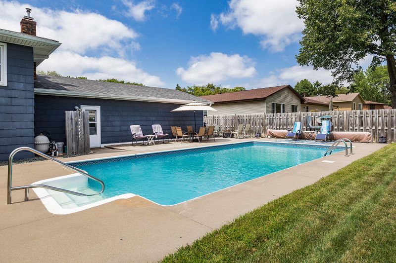 3565 Gresham Ave N, Oakdale, MN 55128