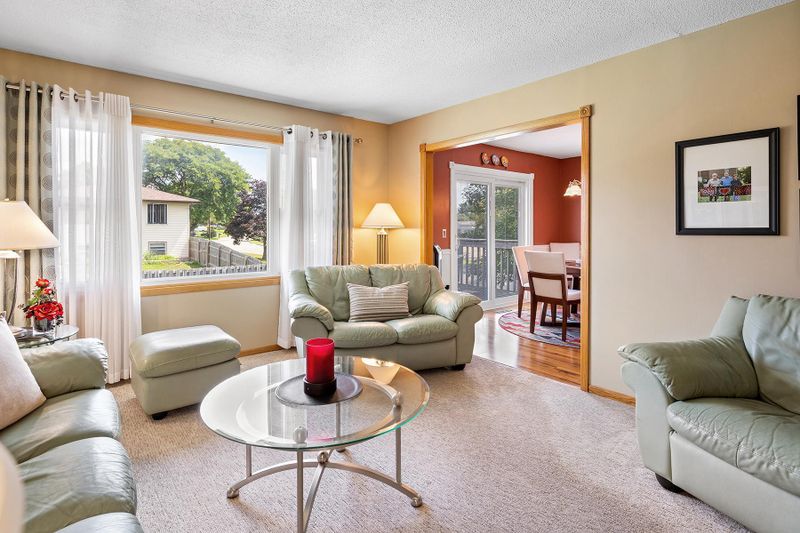 3565 Gresham Ave N, Oakdale, MN 55128